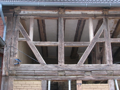 Das Fachwerk wurde angepasst um stilecht zwei Fenster aufzunehmen