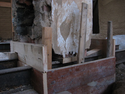 Die Beton Schalung für den Schornstein von rechts