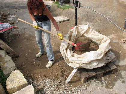 Der restliche Betonkies wird im Bigbag eingelagert