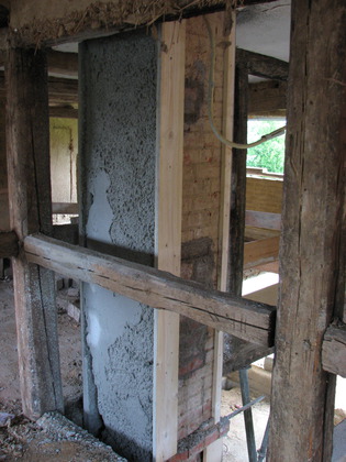 Erste Inselbildung auf der schlimmsten Schornsteinwand im Haus ein Grund zum Jubeln