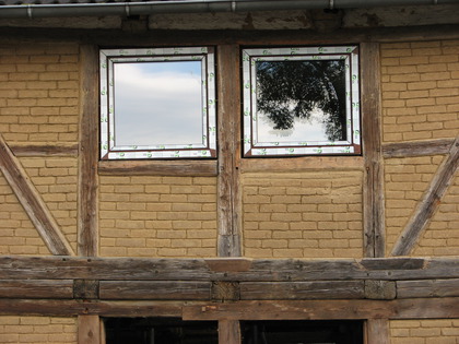 Diese beiden Fenster im Schlafzimmer wurden heute eingebaut sie sind wirklich gerade