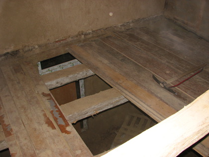 In Keanus Zimmer liegen jetzt die Holzdielen