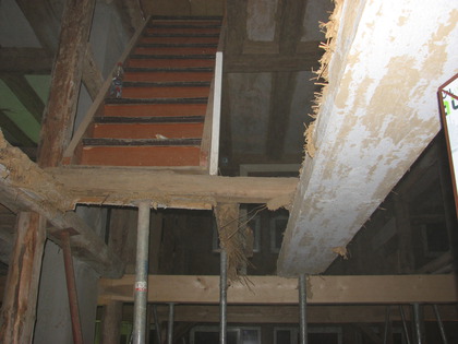 Die Treppe zum Dachboden schwebt