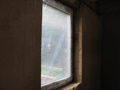 Alle Fenster wurden von Innen mit Kunststofffolie versehen