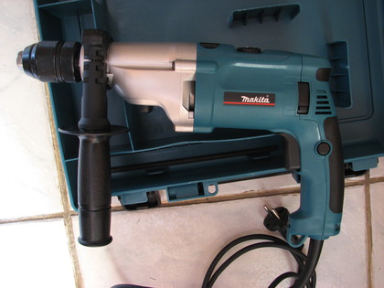 Die Makita 2071F 1010W Schlagbohrmaschine