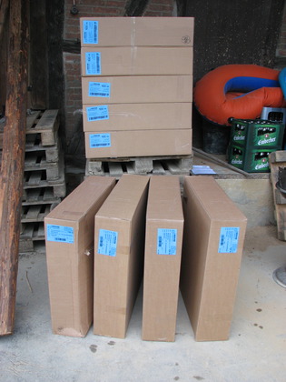 Viele Kartons mit Alu Verbundrohr für die Wandheizung
