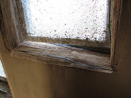 Lochbänder zugeschnitten für die Fenster