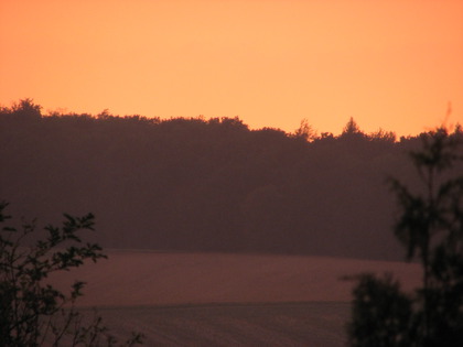 Es regnet während des Sonnenuntergangs in Eberholzen