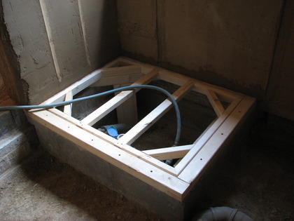 Ein Rahmen mit Deckel für den Hauswasseranschluss