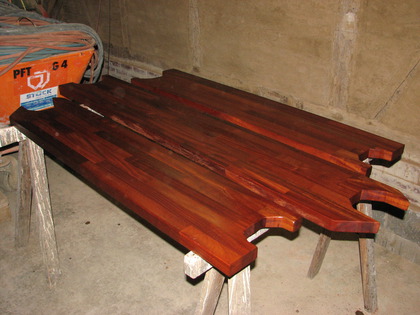 Mit Balsamterpentin Halbleinöl behandelte Holzplatten als Ablage auf dem Flur Fachwerk