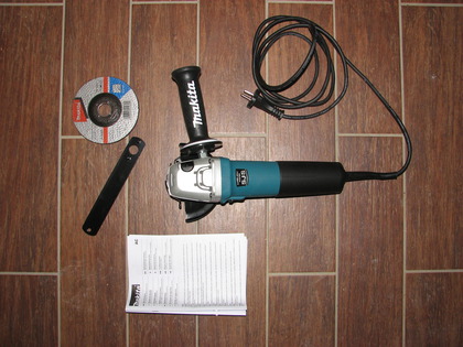 Der Makita 9565CVR Winkelschleifer