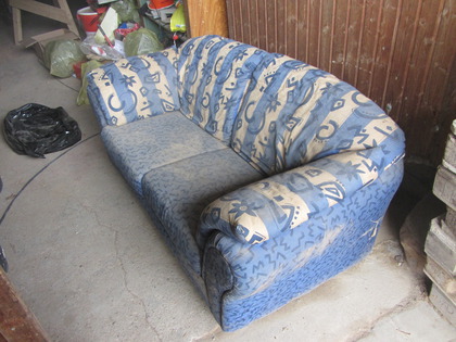 Ein Sofa für das Recycling