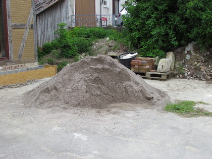 Der Betonkies Haufen hat um 2800kg abgenommen