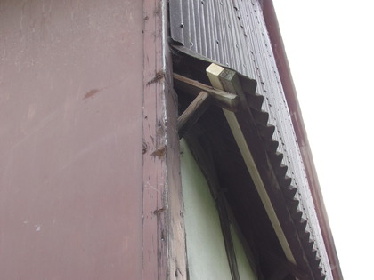 Das Holz vom Vordach Seitendach bot nicht genug Material