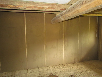 Lehmputz im Kinderzimmer am Fachwerkbalken