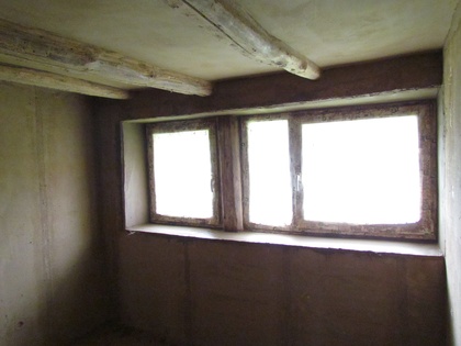 In den Kinderzimmern wurde die Fensterlaibung sauber mit Lehmausgearbeitet