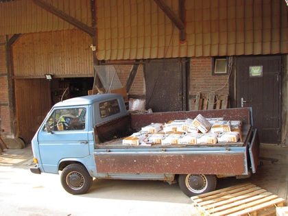Lorry mit einer Ladung von 750kg Gräfix Kalkputz 61