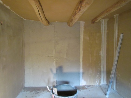 Die hinteren Wände im Kinderzimmer werden verputzt