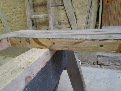 Mit 6x200 und 8x300 Schrauben wurden die Holzbohlen verbunden
