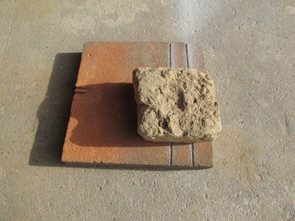 Schnittbrett für Lehmsteine Schnittbrett für Lehmsteine
